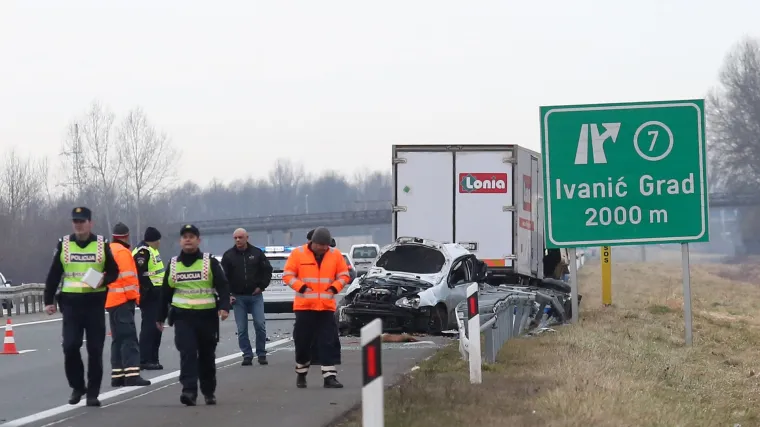 Kod Ivanić Grada te&scaron;ka nesreća: sudarili se kamion i osobni automobil