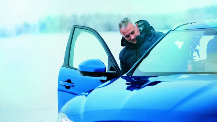 Jose Mourinho isprobao Jaguarov SUV na zaleđenom jezeru