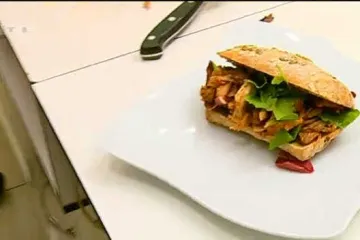 Otkrijte kako napraviti američki sendvič sa slasnim rebarcima