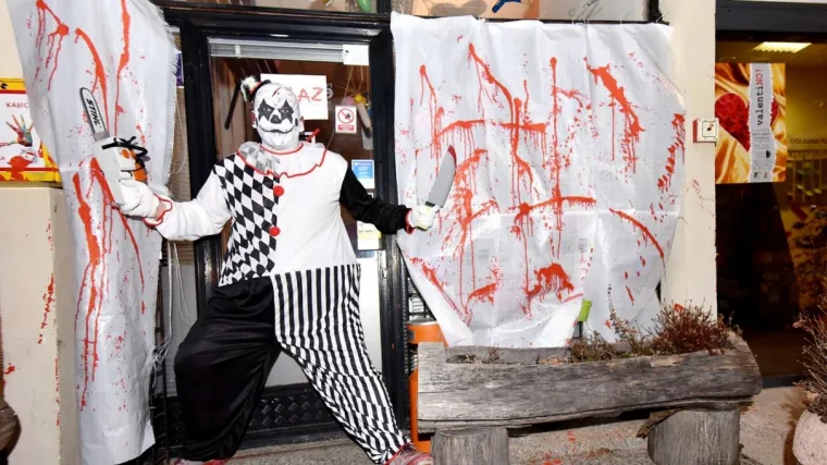 Fa&scaron;nički horror ponovo stigao i u brijačnicu u Grabriku