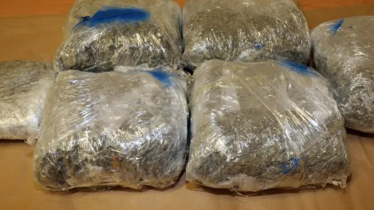 Policija zaustavila automobil u Vinkovcima i prona&scaron;la 20 kilograma marihuane