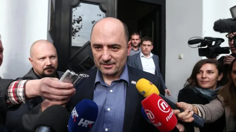 Mesić je pjevao ustaške pjesme, Pilsel bacao molotovljeve koktele