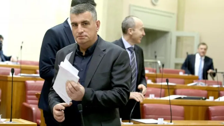 "Ovo u sredini je Most nezavisnih lista! Mi radimo, a vi?"