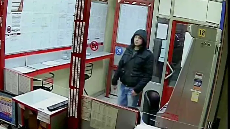 Policija traži va&scaron;u pomoć: mu&scaron;karac orobio sportsku kladionicu, jeste li ga vidjeli?