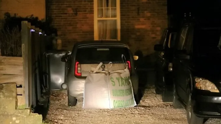 Ovako se kažnjava vozače u nepropisnom parkiranim automobilima