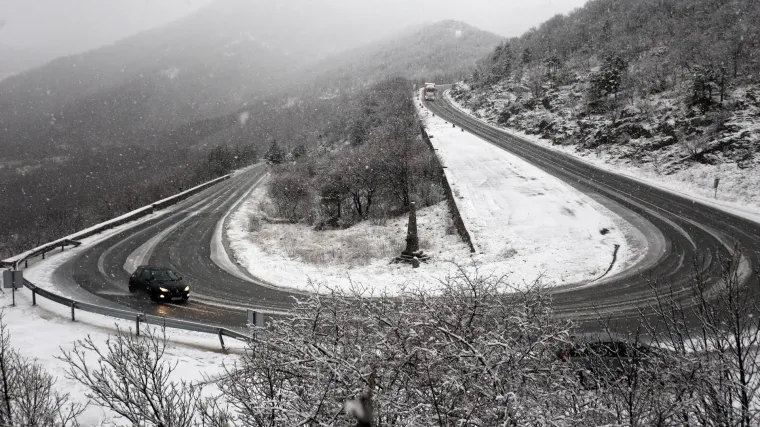Danas oblačno s povremenom ki&scaron;om: snijeg pada u Gorskom kotaru i Lici