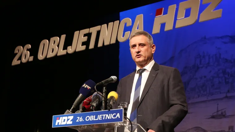 Karamarko: 'Čvrsto stojimo iza Hasanbegovića; smjena Lozančića slijedi uskoro'