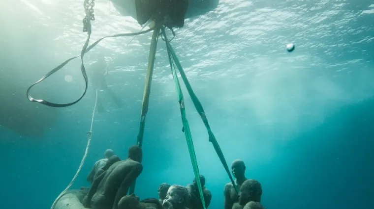Umjetnik položio "Lampeduzijski čamac" kao spomen na poginule migrante