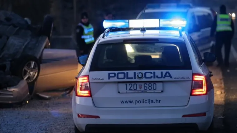 Sudarili se neoznačeni policijski Golf i Smart s previ&scaron;e putnika