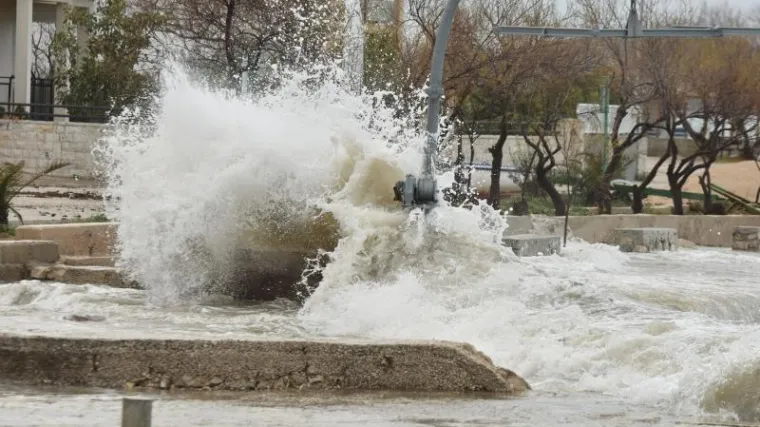 Za utorak je najavljen Dan velikih valova na Jadranu