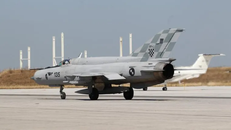 MiG-u otkazale komande, pilot jedva sletio?