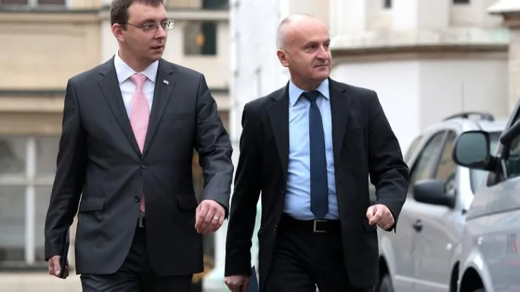 Koristio krovni nosač Ministarstva, sam se prijavio Povjerenstvu