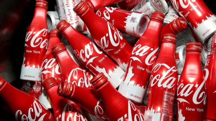 Zašto Coca Cola iz staklene boce ima bolji okus od one iz limenke?