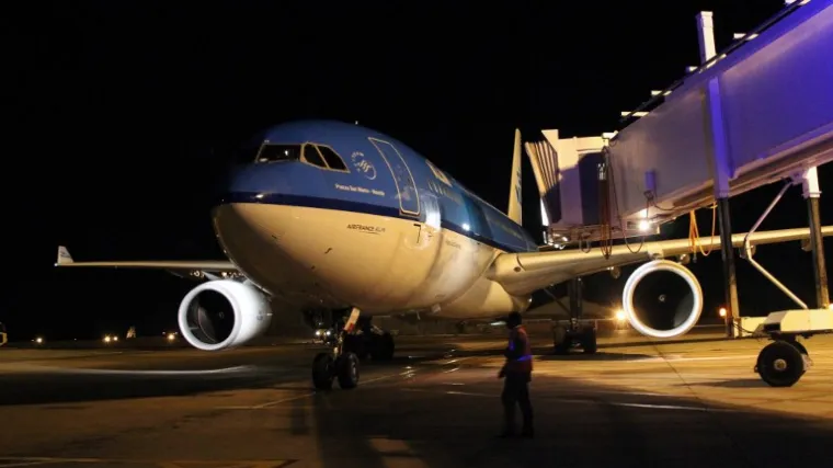 Uočili krv kako kapa iz aviona, pa unutra prona&scaron;li milijune u gotovini