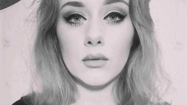 Upoznajte prekrasnu dvojnicu poznate pjevačice