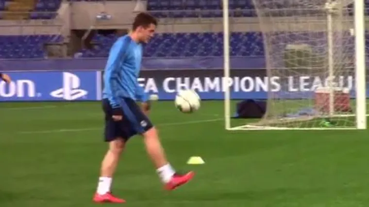 Ovako se Mateo zagrijava za utakmicu protiv Rome na Olimpicu