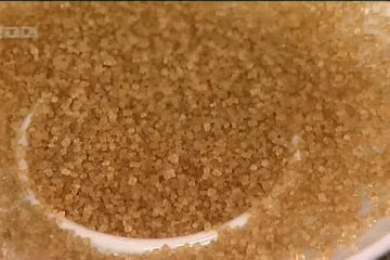 Postoje li zapravo značajne razlike između smeđeg i bijelog šećera te ostalih slatkih alternativa?