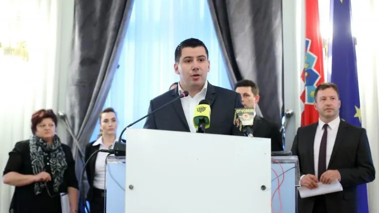 'On je predmet sprdnje i u vlastitoj stranci'