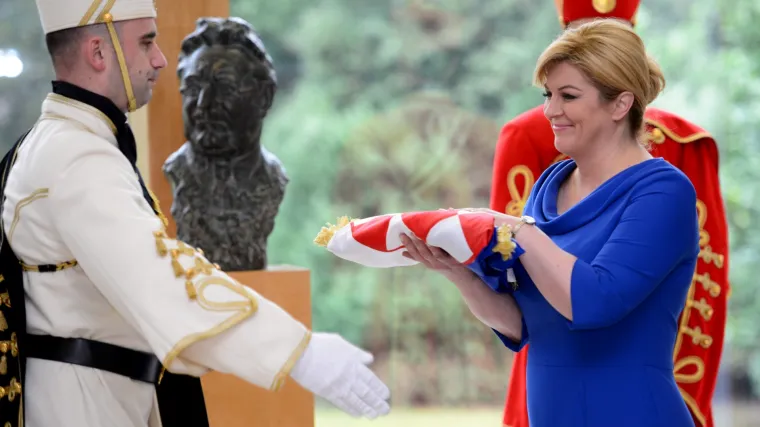 Predsjednica proslavila godinu dana mandata i otkrila Tuđmanovu bistu: 'Zaslužio je biti ovdje'