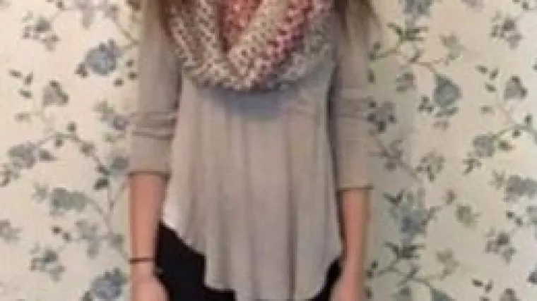 Zakopčana do grla, ipak ju izbacili s nastave jer "odvraća pažnju dječacima"