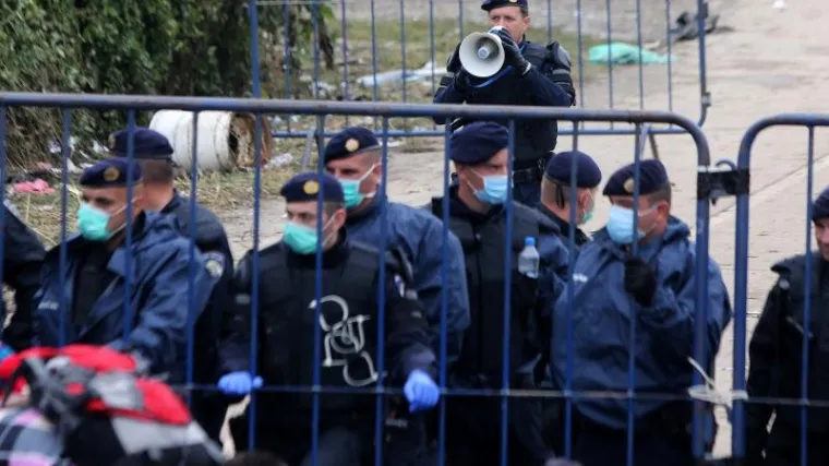 Policija zaustavila 150 migranata koji su pje&scaron;ice krenuli u Hrvatsku