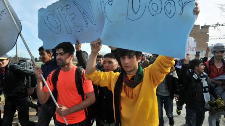 Devet od deset migranata stiže uz pomoć krijumčara