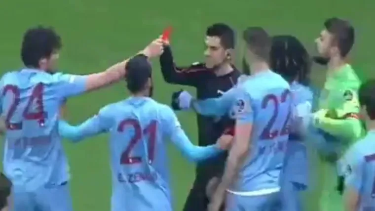 Nogometa&scaron; se razbijesnio i sucu učinio ne&scaron;to nezamislivo