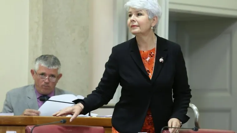 'I tako, kad se vrati iz inozemstva premijer će saznati da su mu odabrali ministra'