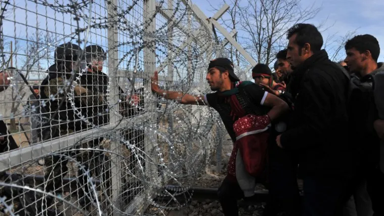 Grčka počela micati migrante s granice