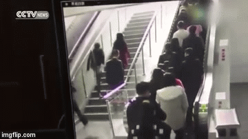 Gomila ljudi krenula na pokretne stepenice, a one naglo promijenile smjer