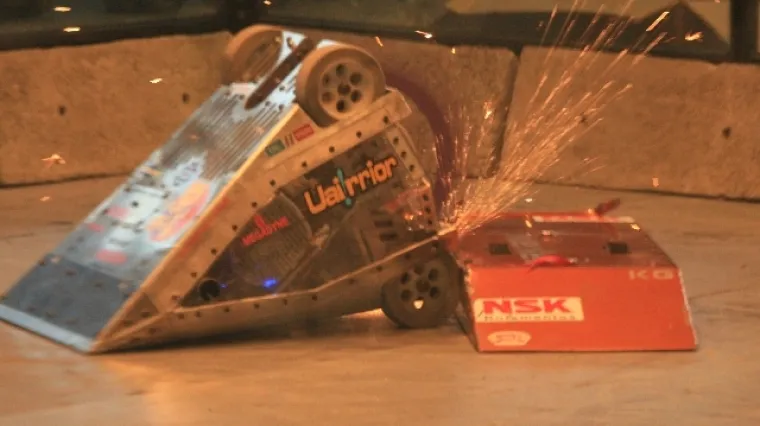 Borbeni roboti sukobljavaju se na epskom MMA turniru