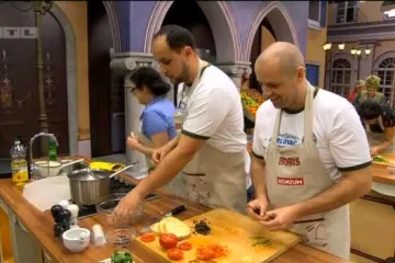 U večerašnjem izdanju '3, 2, 1, kuhaj' Crveni tim mora sam napraviti mozzarellu: provjerite kako su se snašli