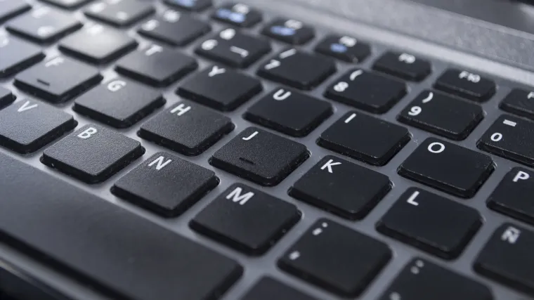 Zašto postoje izbočine na tipkama F i J na tipkovnici