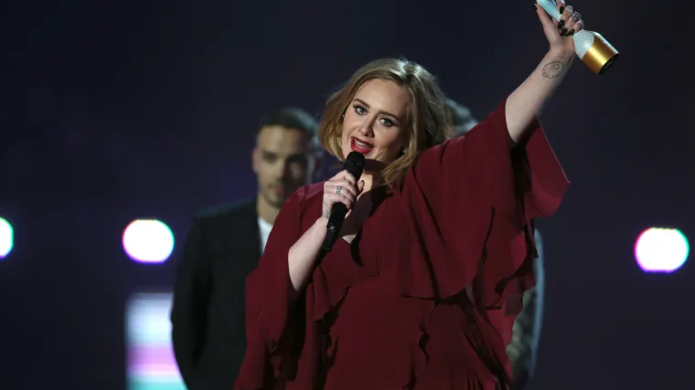 Adele s četiri nagrade trijumfirala na Brit Awardsima pa s pozornice poslala snažnu poruku