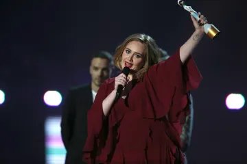Adele s četiri nagrade trijumfirala na Brit Awardsima pa s pozornice poslala snažnu poruku