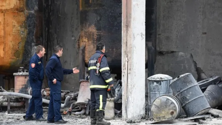Eksplozija u Benkovcu kod Zadra: veliki požar buknuo u biv&scaron;oj tvornici plastike