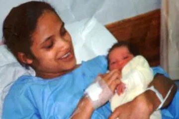 Otela bebu iz rodilišta i 19 je godina odgajala kao svoje dijete