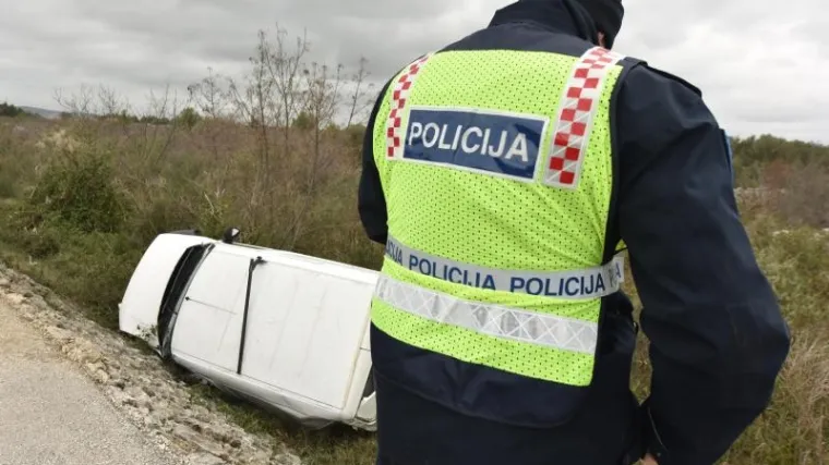 Vozač iz Petrinje poginuo nakon slijetanja s ceste