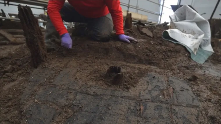 Pronađen 3.000 godina stari jako krhki drveni kotač