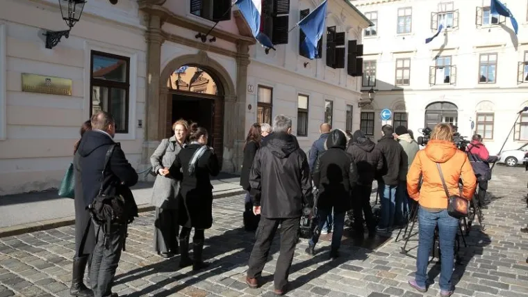 Vlada je danas počela primjenjivati nova pravila za novinare