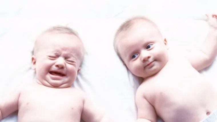 Želi tetovirati svoje novorođene jednojajčane blizance jer ih nikako ne može razlikovati!