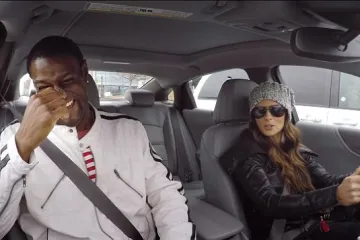 Evo kako reagiraju putnici nakon što shvate da je za volanom IndyCar vozačica