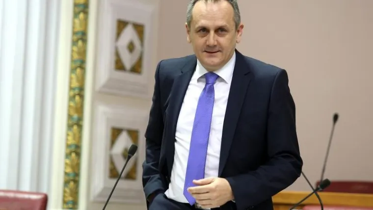 'Hoće li policijski koridor uvoditi red između ministara i novinara?'