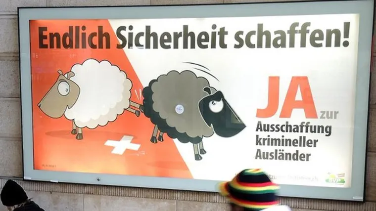 Referendum o deportaciji stranaca: simbolika bijele ovce koja u stražnjicu udara crnu nije mogla biti jasnija