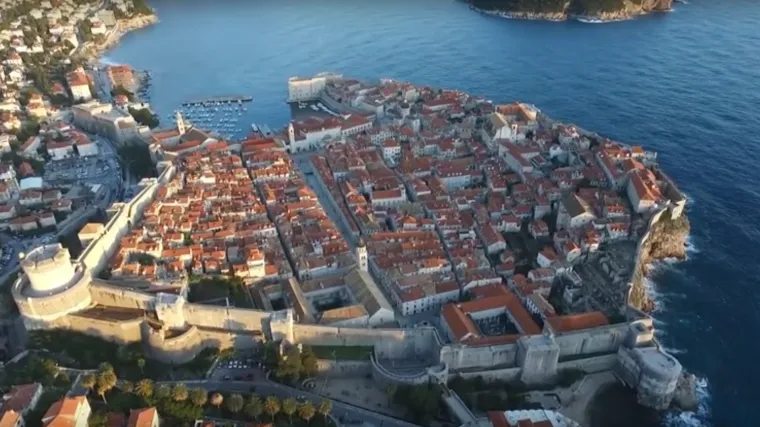 Ljepota zabilježena dronom: pogledajte kako biser hrvatskog Jadrana izgleda iz ptičje perspektive