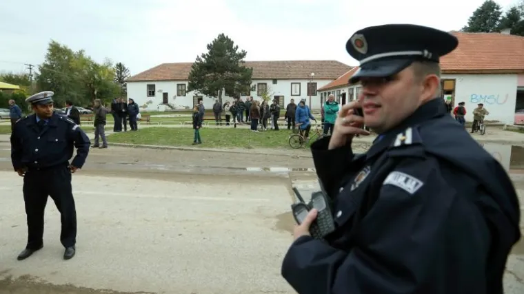 Brutalno pretučeni franjevac iz Bača jo&scaron; je u &scaron;oku, napadač uhićen zato &scaron;to je stopirao policijski auto