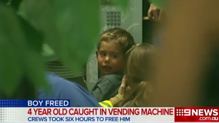 Dječačić u automatu za slatki&scaron;e ostao zaglavljen gotovo &scaron;est sati!