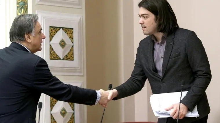 'Zastupnici nemaju gdje spavati kada dolaze na sjednice? Živi zid će vam osigurati madrac, ča&scaron;u vode i &scaron;nitu kruha'