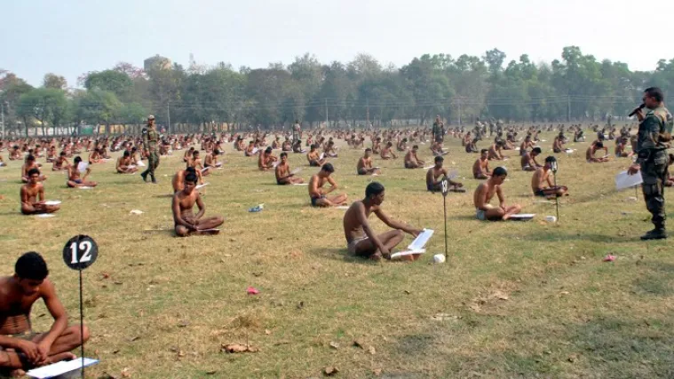 Pismeni ispit morali su polagati u gaćama iz vrlo prostog razloga