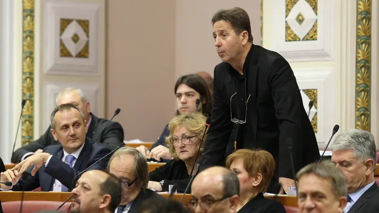 Petrina opet diže pra&scaron;inu: 'Čak 13 &scaron;ibenskih sudaca uhvaćeno u nedozvoljenim aktivnostima'